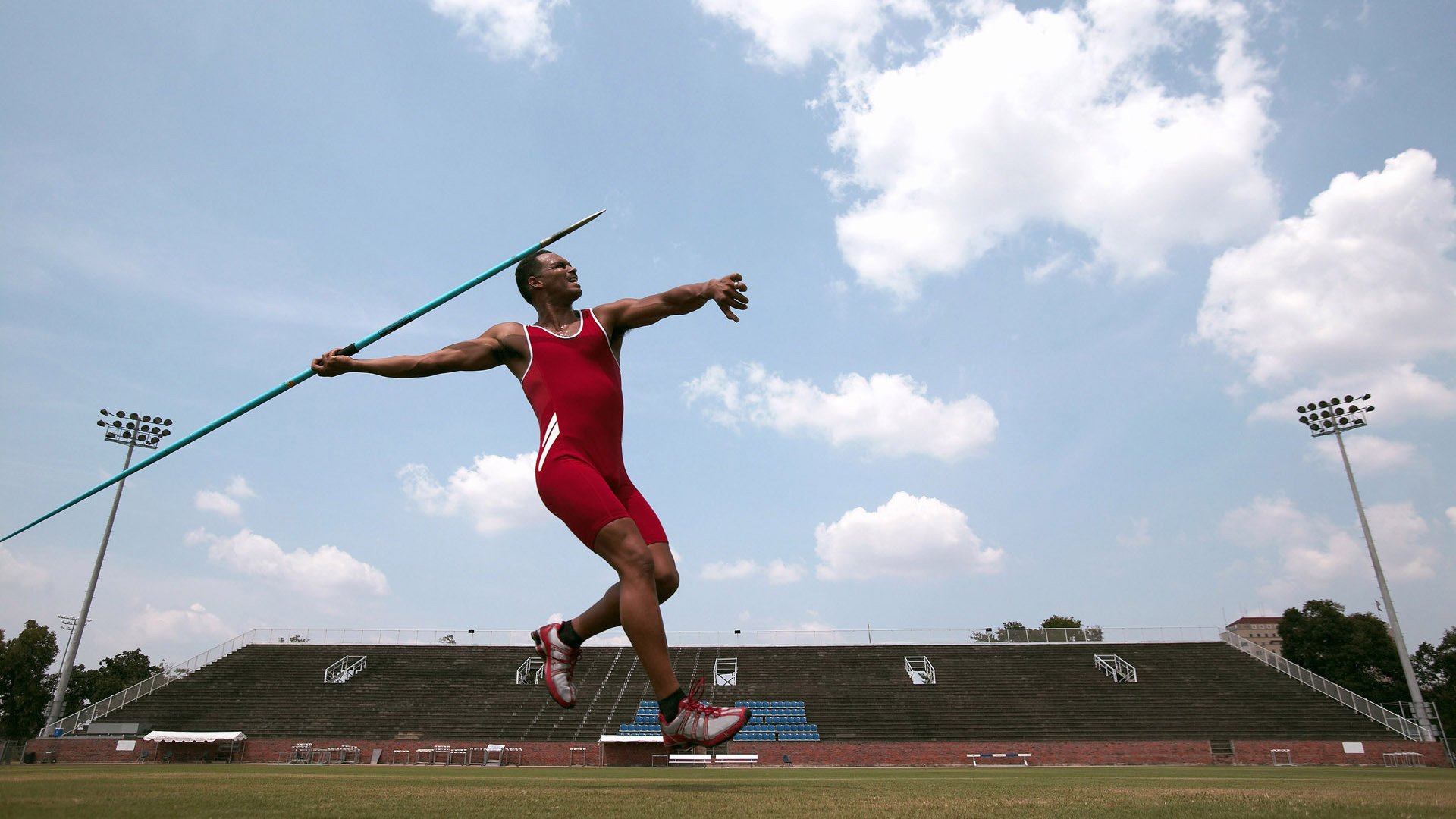 球队是否调整比赛节奏应对特定天气状况，球队比赛问题