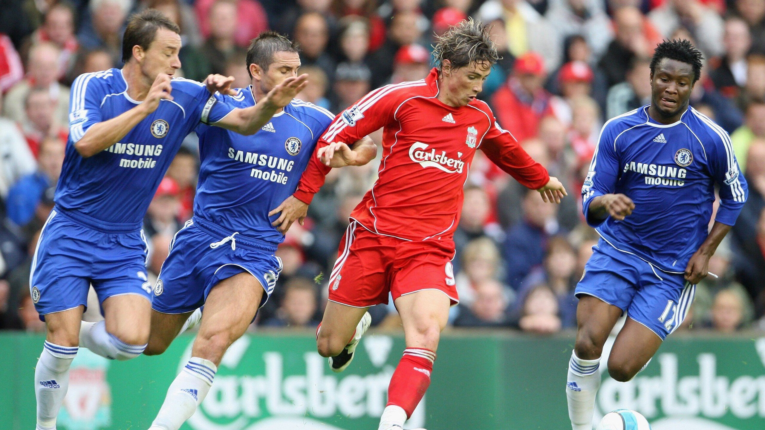 C罗击中横梁错失绝杀机会，c罗打比赛